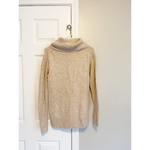 Gap cowl turtleneck sweater Hits below hood Flattering seams. Dropped shoulders